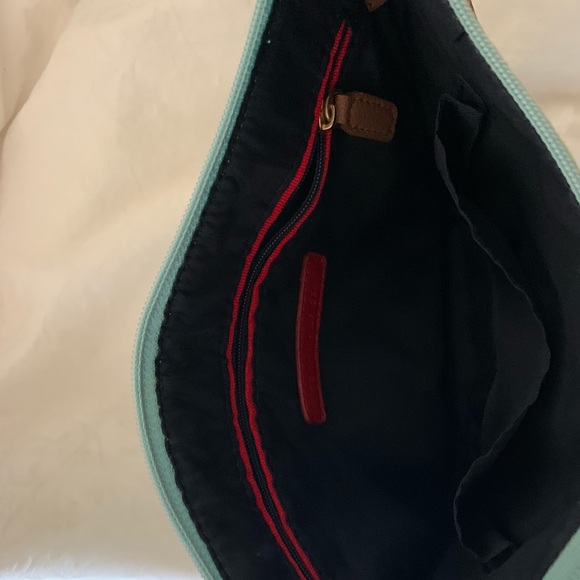 Tommy Hilfiger Striped Canvas Purse !! 🦋 - Picture 3 of 5